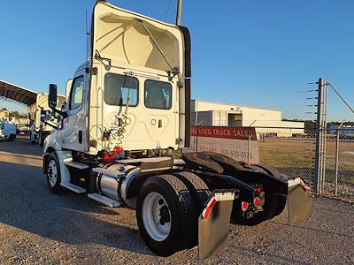 Used 2019 Freightliner Cascadia Day Cab 4x2, Semi Truck for sale #803299 - photo 2