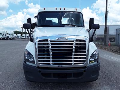 Used 2019 Freightliner Cascadia Day Cab 6x4, Semi Truck for sale #804130 - photo 1