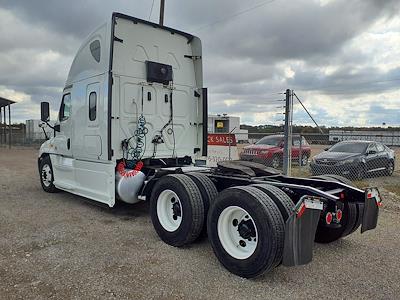 Used 2019 Freightliner Cascadia Sleeper Cab 6x4, Semi Truck for sale #809356 - photo 2