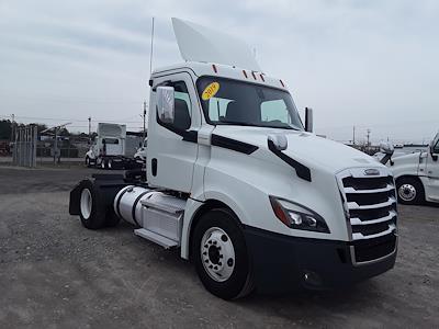 Used 2019 Freightliner Cascadia Day Cab 4x2, Semi Truck for sale #873504 - photo 1