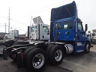 Used 2015 Freightliner Cascadia 6x4, Semi Truck for sale #579385 - photo 1