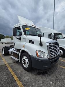 Used 2015 Freightliner Cascadia Day Cab 4x2, Semi Truck for sale #640724 - photo 1