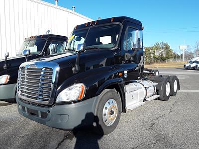 Used 2017 Freightliner Cascadia Day Cab 6x4, Semi Truck for sale #662280 - photo 1