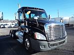 Used 2017 Freightliner Cascadia Day Cab 6x4, Semi Truck for sale #662280 - photo 4