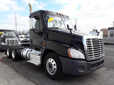 Used 2017 Freightliner Cascadia Day Cab 6x4, Semi Truck for sale #662286 - photo 1