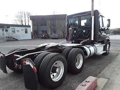 Used 2017 Freightliner Cascadia Day Cab 6x4, Semi Truck for sale #662286 - photo 2