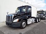 Used 2017 Freightliner Cascadia Day Cab 6x4, Semi Truck for sale #662286 - photo 3