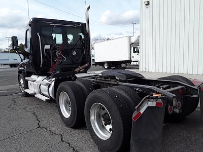 Used 2017 Freightliner Cascadia Day Cab 6x4, Semi Truck for sale #662287 - photo 2