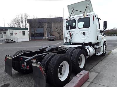 Used 2017 Freightliner Cascadia Day Cab 6x4, Semi Truck for sale #672257 - photo 2