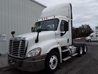 Used 2017 Freightliner Cascadia Day Cab 6x4, Semi Truck for sale #673117 - photo 1