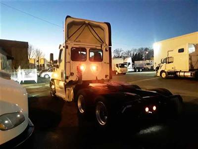 Used 2017 Freightliner Cascadia Day Cab 6x4, Semi Truck for sale #673315 - photo 2