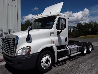 Used 2017 Freightliner Cascadia Day Cab 6x4, Semi Truck for sale #673442 - photo 1