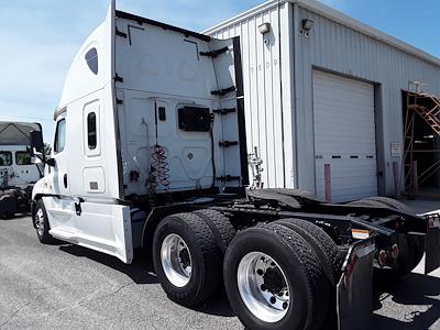 Used 2017 Freightliner Cascadia Sleeper Cab 6x4, Semi Truck for sale #679377 - photo 2