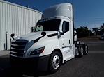 Used 2018 Freightliner Cascadia Day Cab 6x4, Semi Truck for sale #750186 - photo 1
