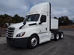 Used 2018 Freightliner Cascadia Day Cab 6x4, Semi Truck for sale #750187 - photo 1