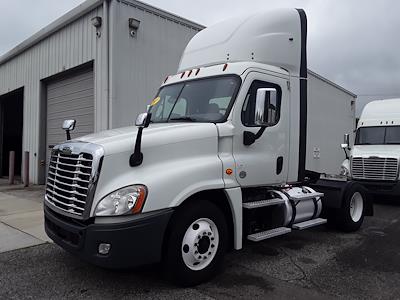 Used 2019 Freightliner Cascadia Day Cab 4x2, Semi Truck for sale #809594 - photo 1