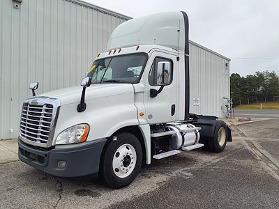 Used 2019 Freightliner Cascadia Day Cab 4x2, Semi Truck for sale #809597 - photo 1