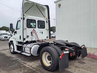 Used 2019 Freightliner Cascadia Day Cab 4x2, Semi Truck for sale #809597 - photo 2