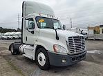 Used 2019 Freightliner Cascadia Day Cab 4x2, Semi Truck for sale #809597 - photo 4