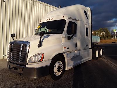 Used 2019 Freightliner Cascadia Sleeper Cab 6x4, Semi Truck for sale #813200 - photo 1