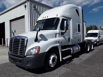 Used 2019 Freightliner Cascadia Sleeper Cab 6x4, Semi Truck for sale #861392 - photo 1