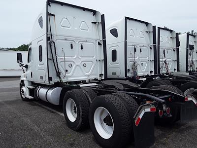 Used 2019 Freightliner Cascadia Sleeper Cab 6x4, Semi Truck for sale #861418 - photo 2