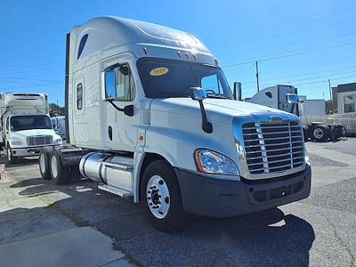 Used 2019 Freightliner Cascadia Sleeper Cab 6x4, Semi Truck for sale #861428 - photo 1