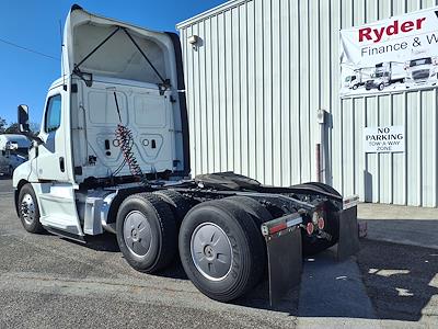 Used 2019 Freightliner Cascadia Day Cab 6x4, Semi Truck for sale #870174 - photo 2