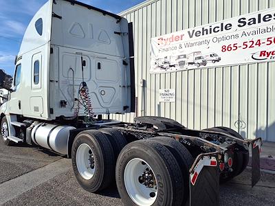 Used 2020 Freightliner Cascadia Sleeper Cab 6x4, Semi Truck for sale #879534 - photo 2