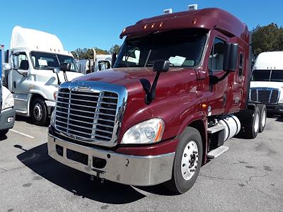 Used 2015 Freightliner Cascadia 6x4, Semi Truck for sale #325190 - photo 1