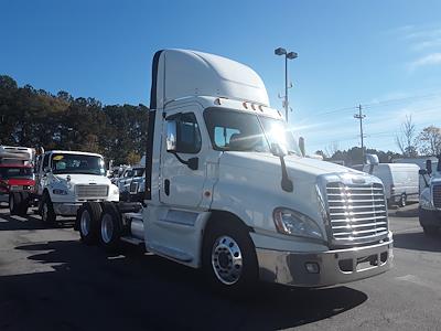 Used 2015 Freightliner Cascadia Day Cab 6x4, Semi Truck for sale #568377 - photo 2