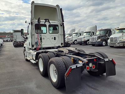 Used 2016 Freightliner Cascadia Day Cab 6x4, Semi Truck for sale #647395 - photo 2