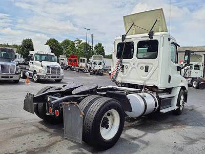 Used 2016 Freightliner Cascadia Day Cab 4x2, Semi Truck for sale #655229 - photo 2