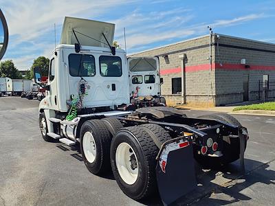 Used 2016 Freightliner Cascadia Day Cab 6x4, Semi Truck for sale #655258 - photo 2