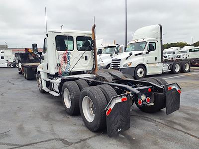 Used 2016 Freightliner Cascadia Day Cab 6x4, Semi Truck for sale #661414 - photo 2