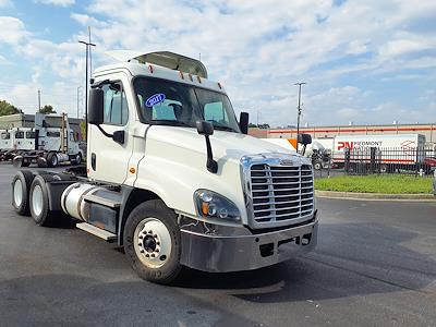 Used 2017 Freightliner Cascadia Day Cab 6x4, Semi Truck for sale #664375 - photo 1