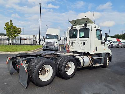 Used 2017 Freightliner Cascadia Day Cab 6x4, Semi Truck for sale #664375 - photo 2