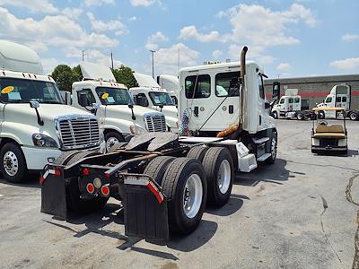 Used 2017 Freightliner Cascadia Day Cab 6x4, Semi Truck for sale #670842 - photo 2