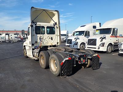 Used 2017 Freightliner Cascadia Day Cab 6x4, Semi Truck for sale #671467 - photo 2