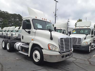 Used 2018 Freightliner Cascadia Day Cab 6x4, Semi Truck for sale #744685 - photo 1