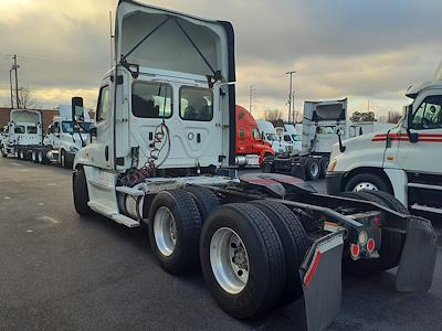 Used 2018 Freightliner Cascadia Day Cab 6x4, Semi Truck for sale #749071 - photo 2