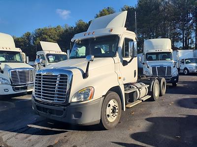 Used 2018 Freightliner Cascadia Day Cab 6x4, Semi Truck for sale #782003 - photo 1