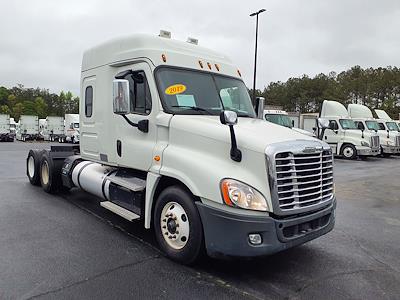 Used 2019 Freightliner Cascadia Sleeper Cab 6x4, Semi Truck for sale #786527 - photo 1