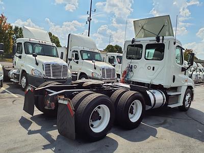 Used 2019 Freightliner Cascadia Day Cab 6x4, Semi Truck for sale #795277 - photo 2