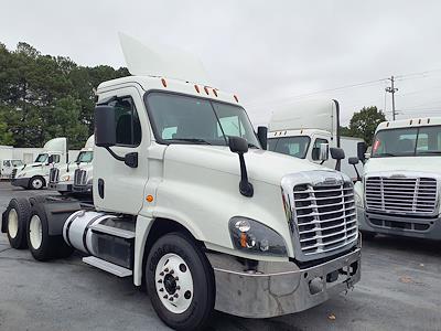 Used 2019 Freightliner Cascadia Day Cab 6x4, Semi Truck for sale #795279 - photo 1