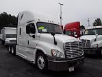 Used 2018 Freightliner Cascadia Sleeper Cab 6x4, Semi Truck for sale #800147 - photo 4