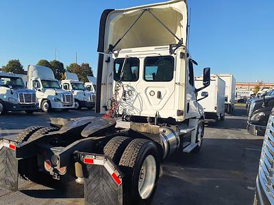 Used 2019 Freightliner Cascadia Day Cab 4x2, Semi Truck for sale #803313 - photo 2