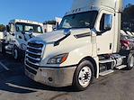 Used 2019 Freightliner Cascadia Day Cab 4x2, Semi Truck for sale #803313 - photo 4