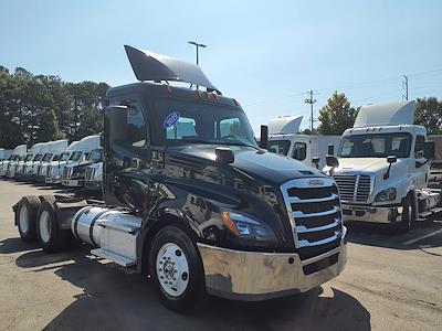 Used 2019 Freightliner Cascadia Day Cab 6x4, Semi Truck for sale #812967 - photo 1