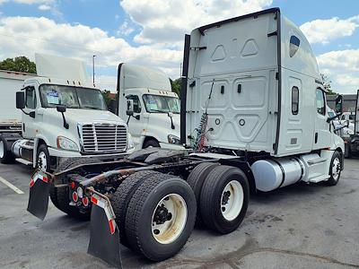 Used 2019 Freightliner Cascadia Sleeper Cab 6x4, Semi Truck for sale #840551 - photo 2